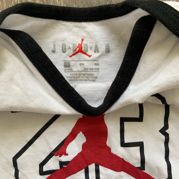 Air Jordan Jumpman Onesie Size 0- 3Months Pullover. Snap clasps - Picture 2 of 4